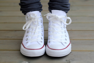 Как чистить белые кроссовки из кожи, замши и ткани?