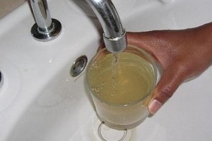 Как удалить хлор и известь из воды: выбираем метод