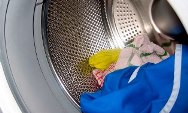 Как счистить пятна воска с одежды?