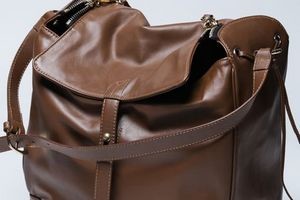Как удалить самые стойкие пятна с кожаной сумки?