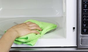 Как быстро вымыть микроволновку изнутри?