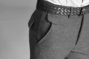 Как правильно гладить шерстяные и вельветовые брюки?