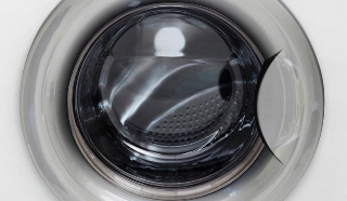 Почему в барабане стиральной машины появляется вода: основные причины