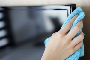 Какие продукты можно использовать для чистки экранов LCD и плазменных телевизоров?