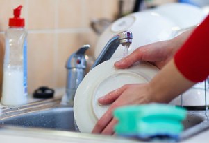 Как сделать мыло для посуды своими руками?