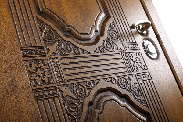 Почему стоит покупать металлические двери с покрытием МДФ?