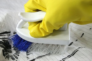 Как счистить краску с одежды: способы и варианты