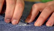 Глажка без проблем: как удалить пятна от утюга с одежды